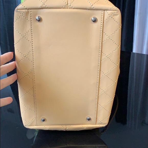 CHANEL Tote - Picture 6 of 15